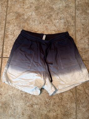 Zenana Outfitters Women's Ombre Navy to White Athletic Shorts